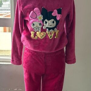 Little girls pink jogging set.